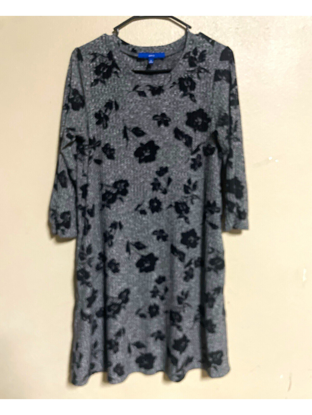 Apt. 9 dress M Gray Black Floral Knit 3/4 Sleeve Shift Knee Length Round Neck